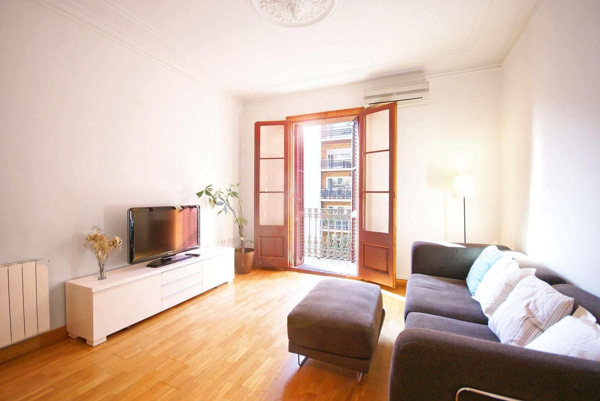 Flateli Aribau Apartment