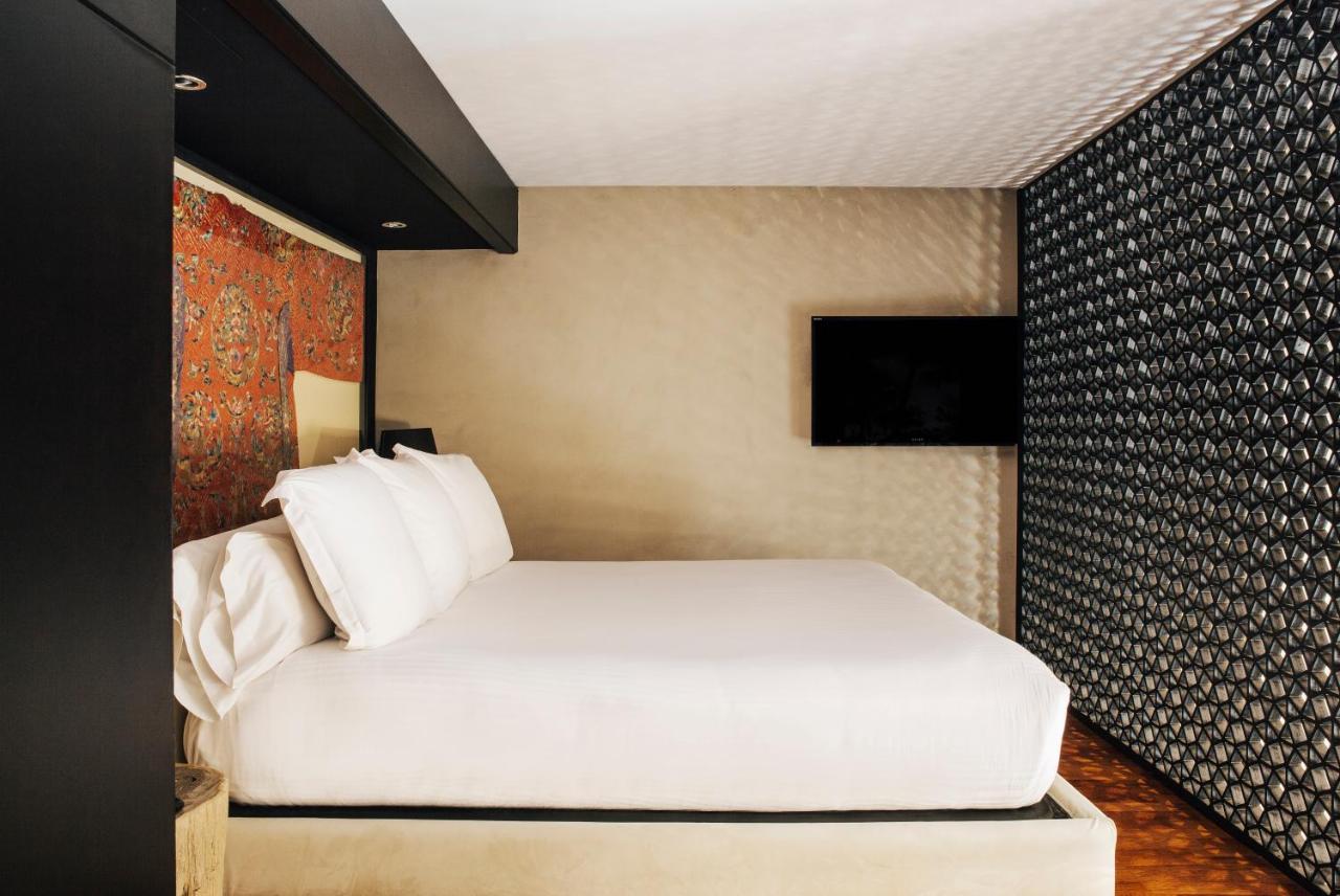 Hotel Claris & Gl, A Small Luxury Of The World