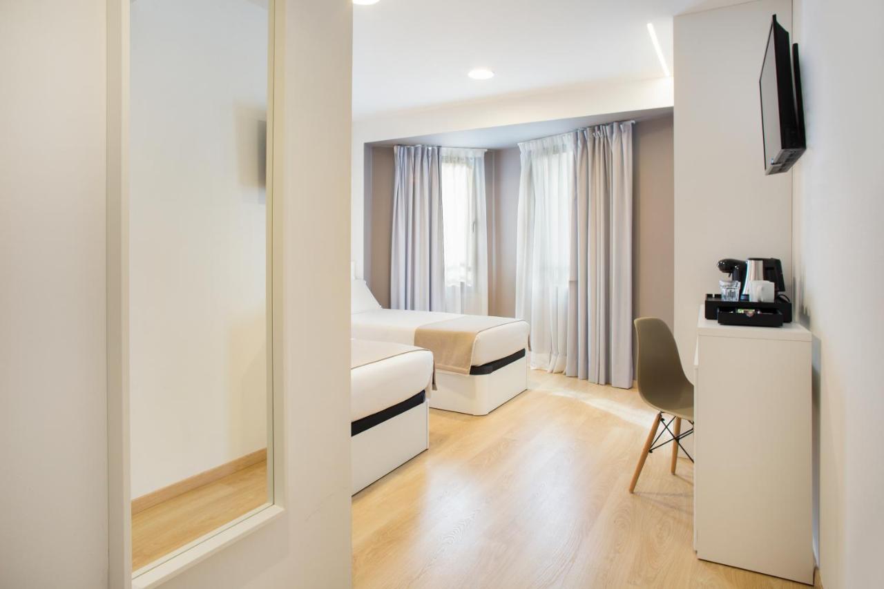 Ginosi Pedralbes Hotel 3*