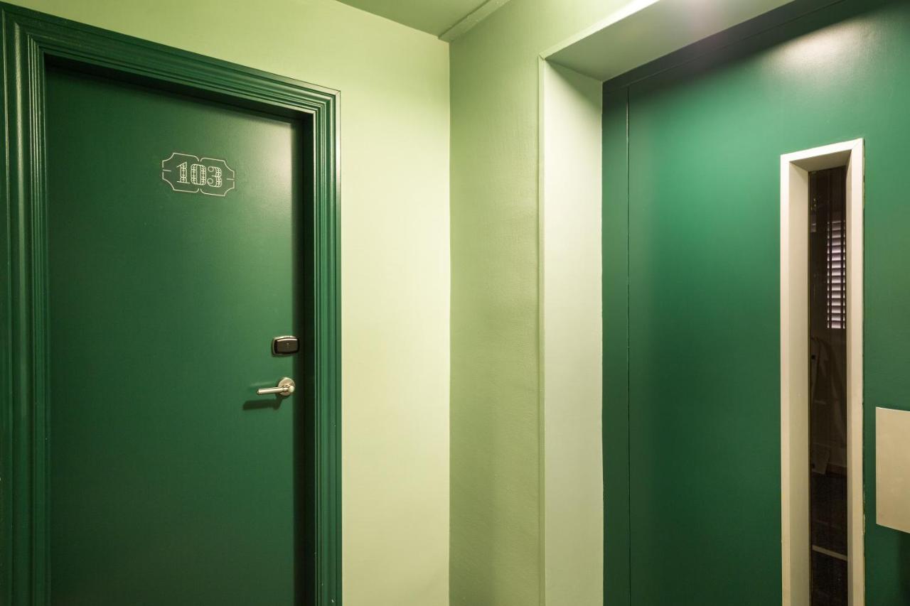 El Call Hotel *