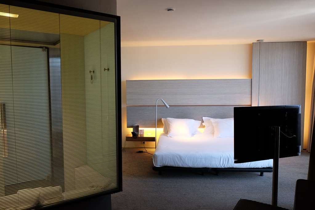 B Hotel