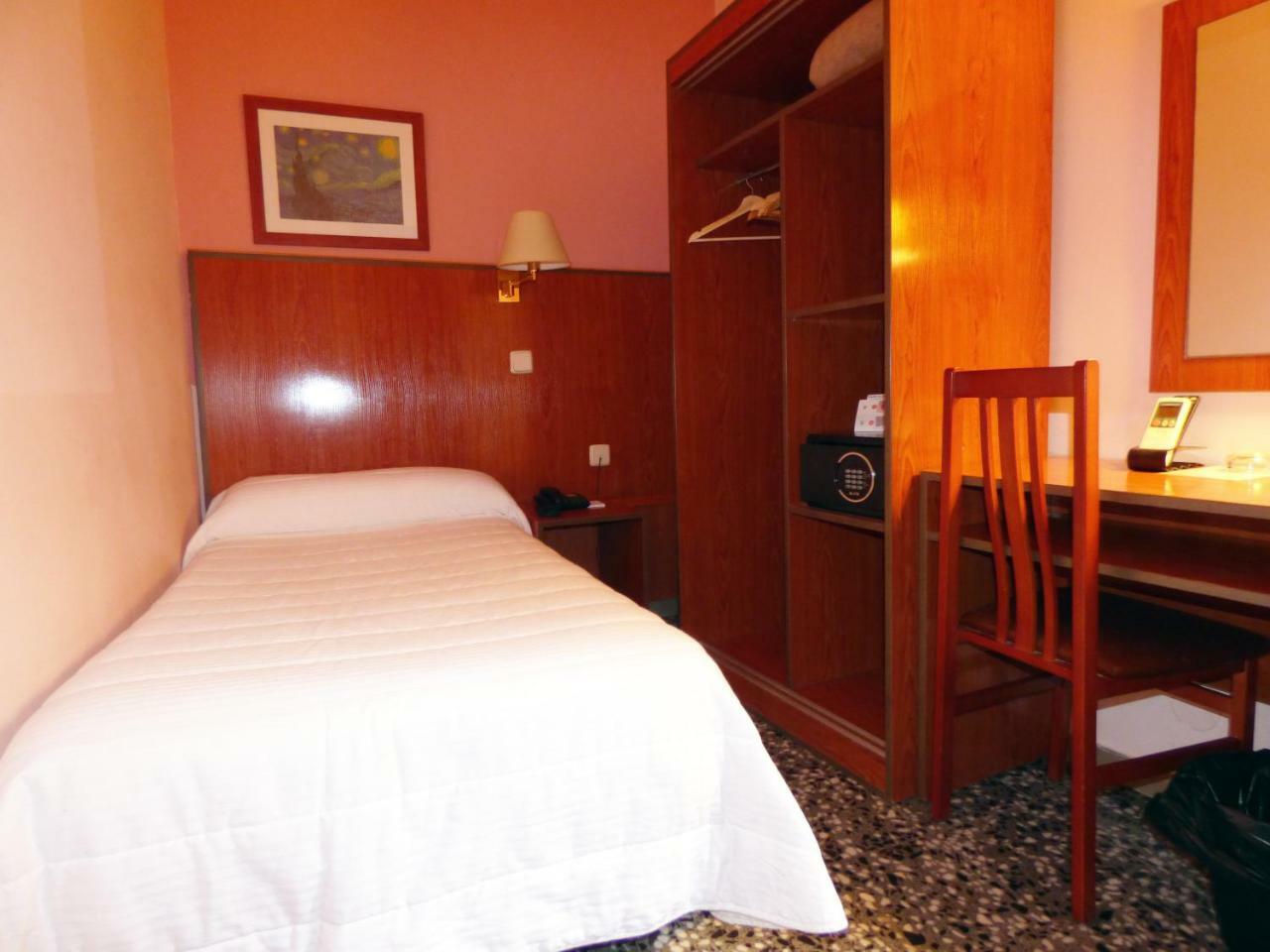 Cuatro Naciones Hotel 2*