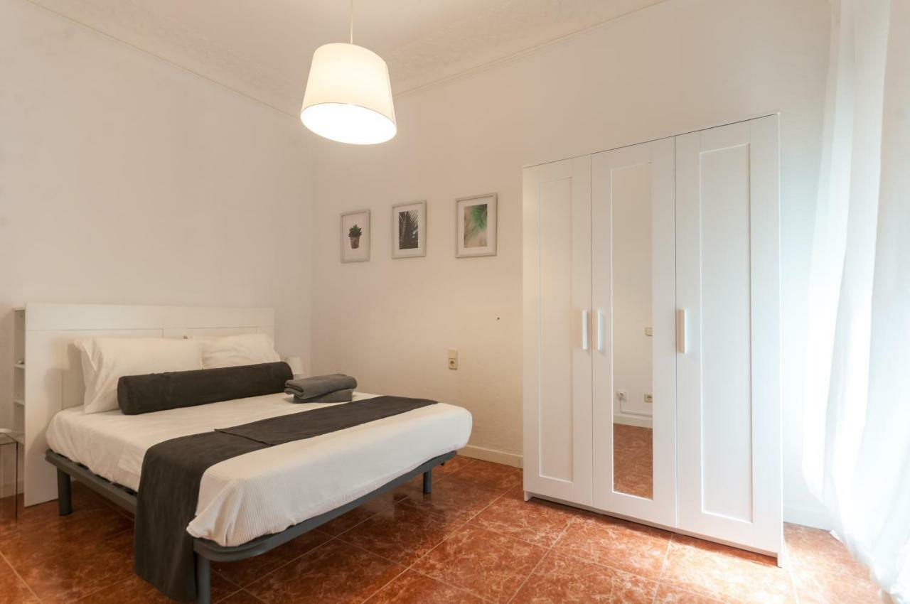 Apartamento Gir80 Eixample Casanova 72 *