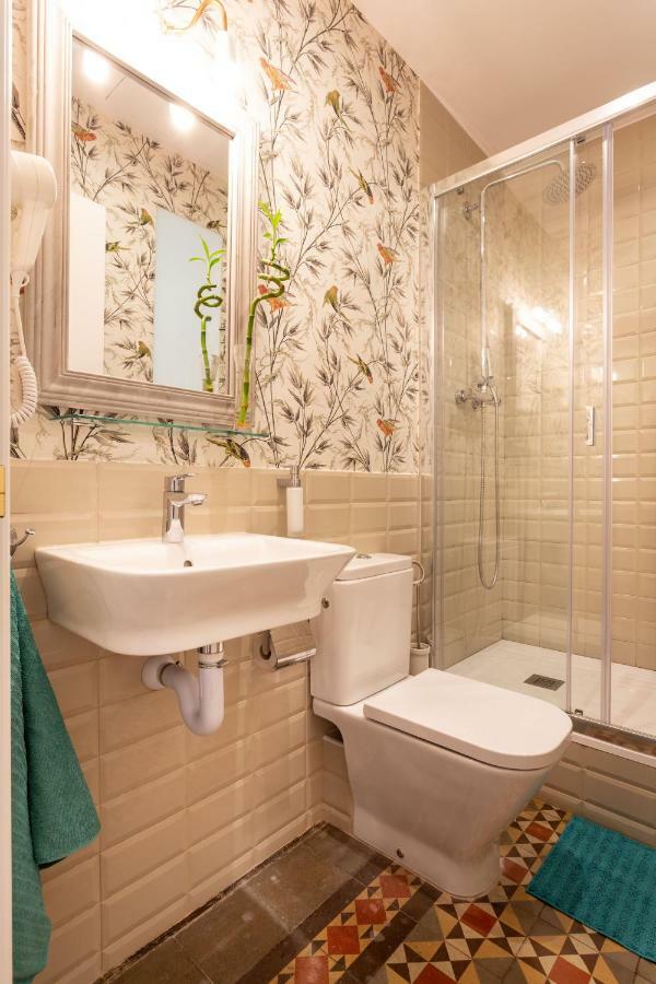 Primavera Hostal *