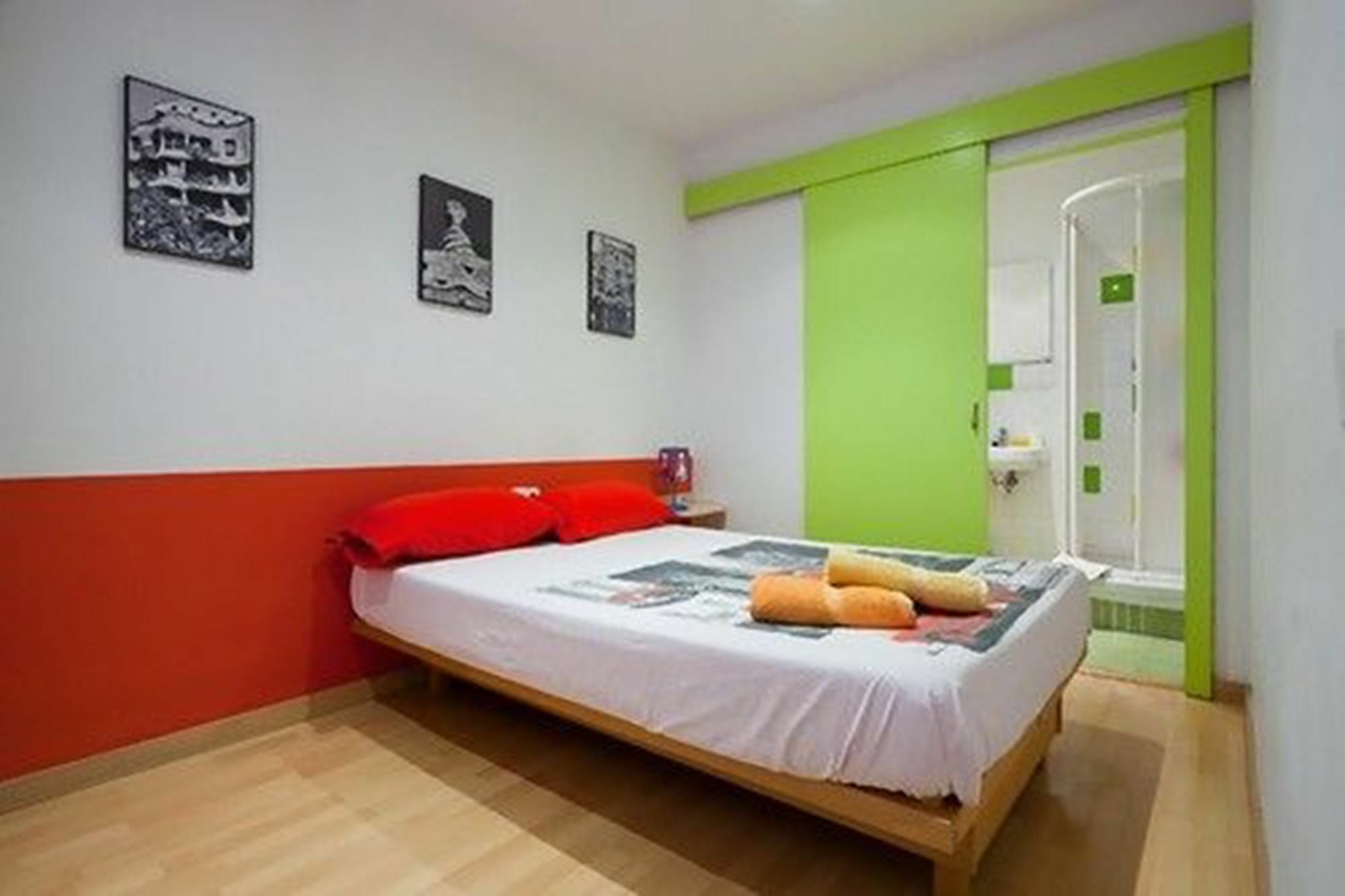 La Casa De Laura Nisia 3*