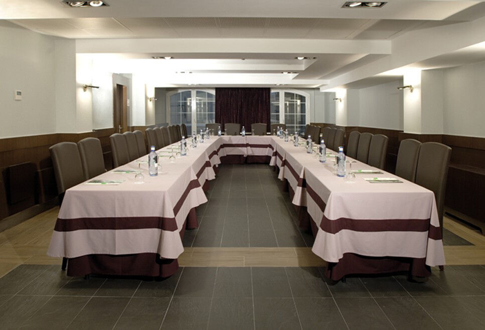 Colonial Hotel 4*