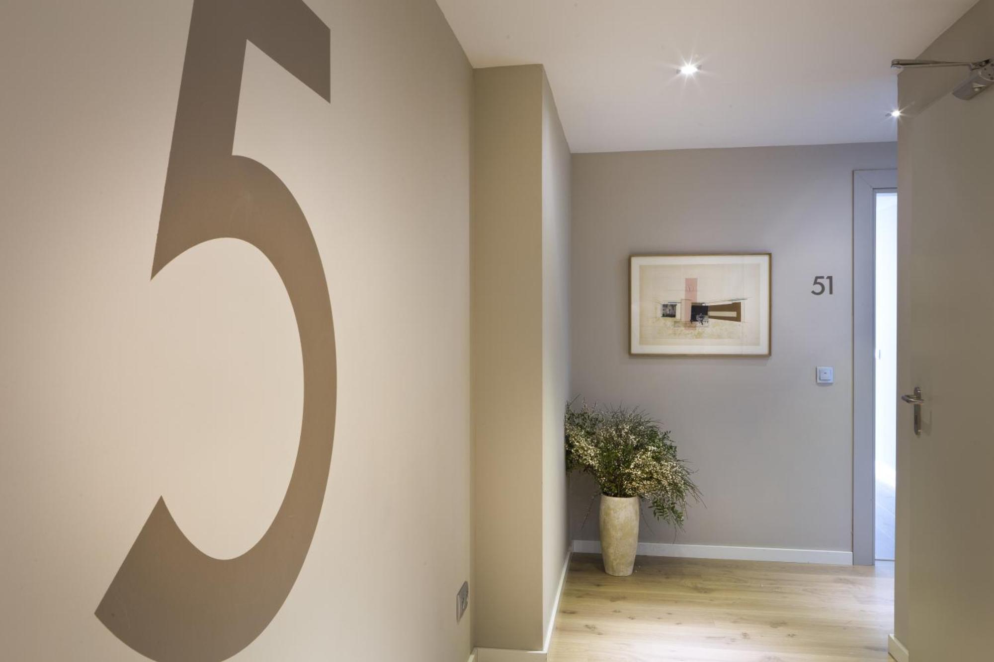 Rambla 102 Apartment *
