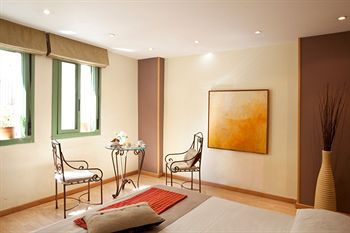 Ample Hotel Barcelona