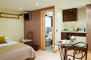Ample Hotel