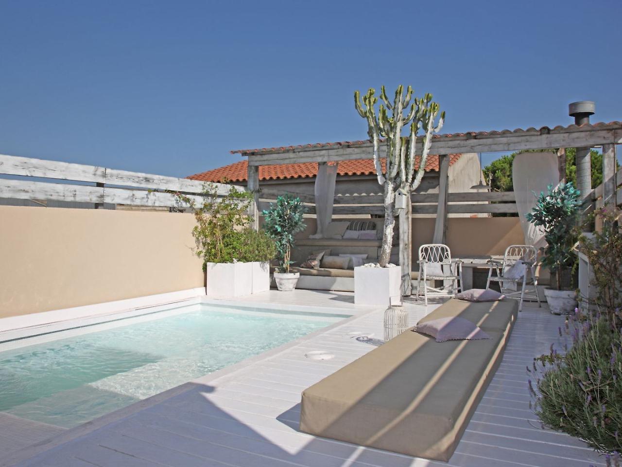 Hotel Pink House *