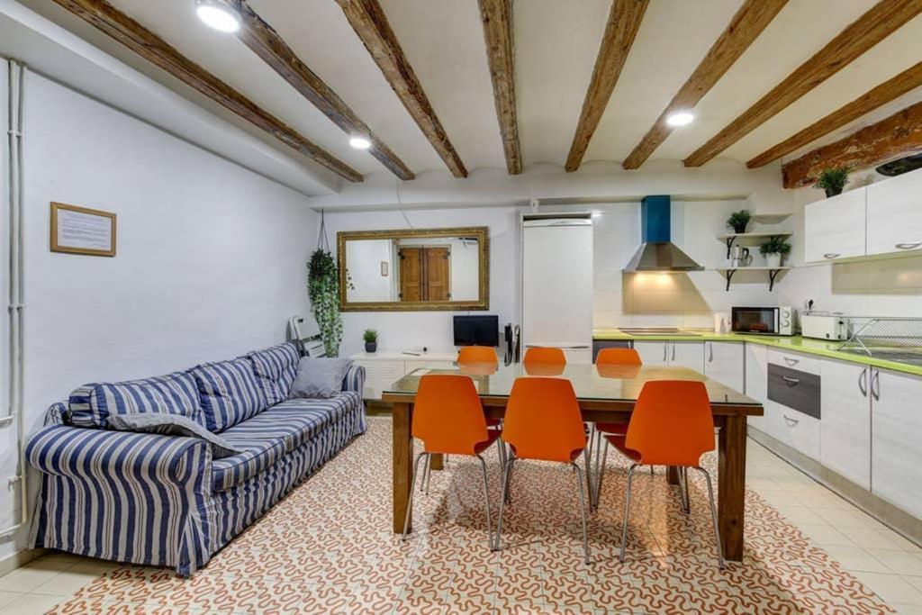 7 Pax Montserrat Ramblas Barcelona Apartamento