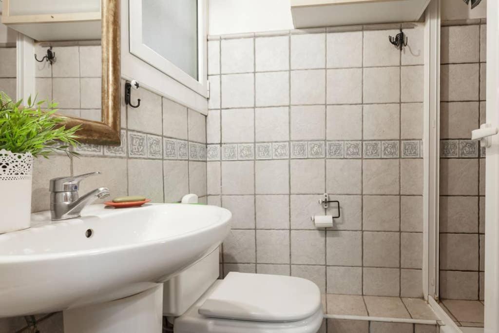 7 Pax Montserrat Ramblas Barcelona Apartamento *