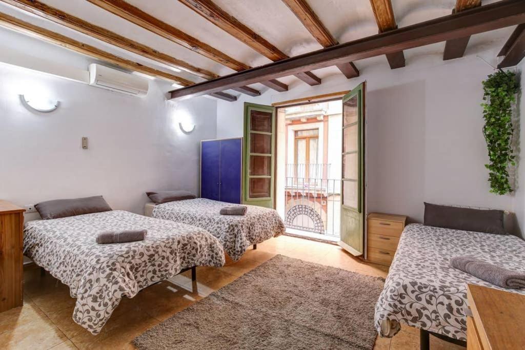 7 Pax Montserrat Ramblas Barcelona