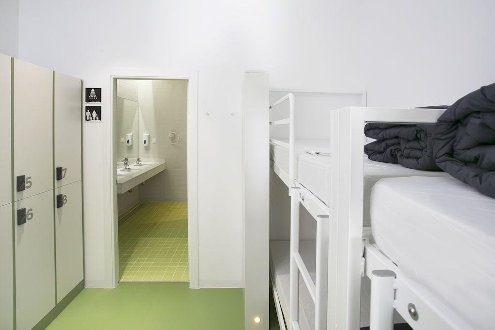 Sant Jordi Rock Palace Hostel *