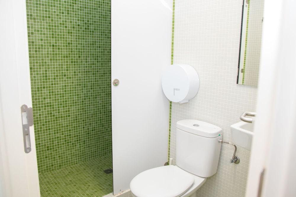 Sant Jordi Sagrada Familia Hostal *