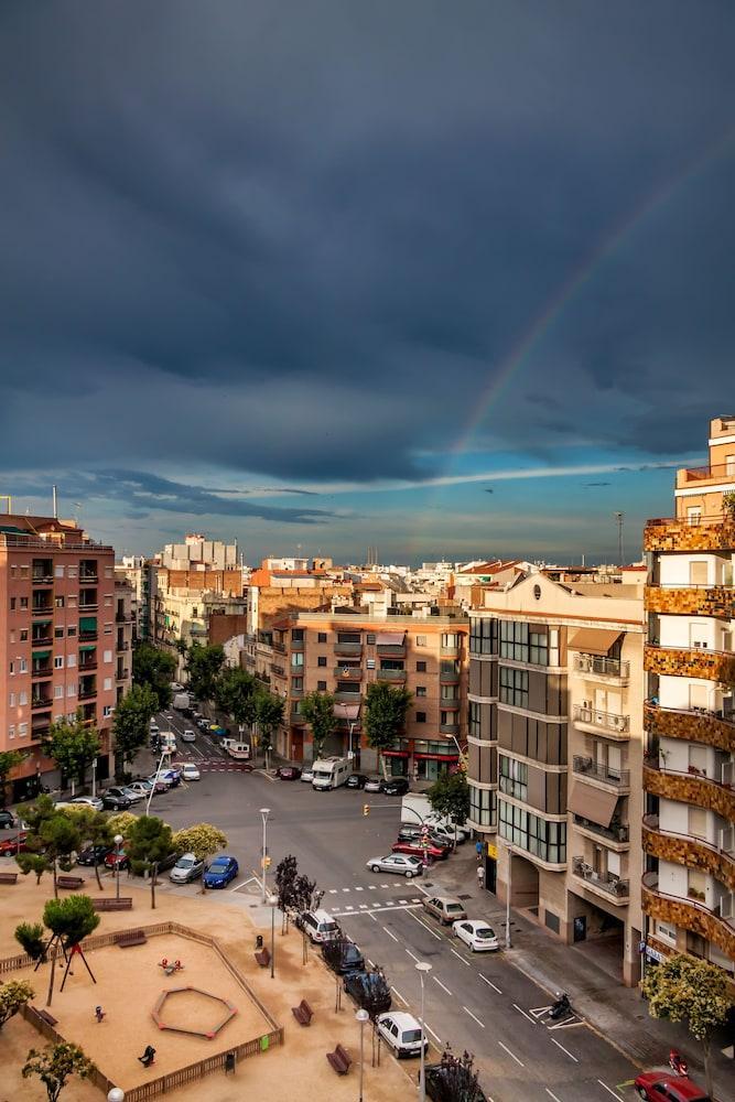 Sant Jordi Sagrada Familia Hostal *