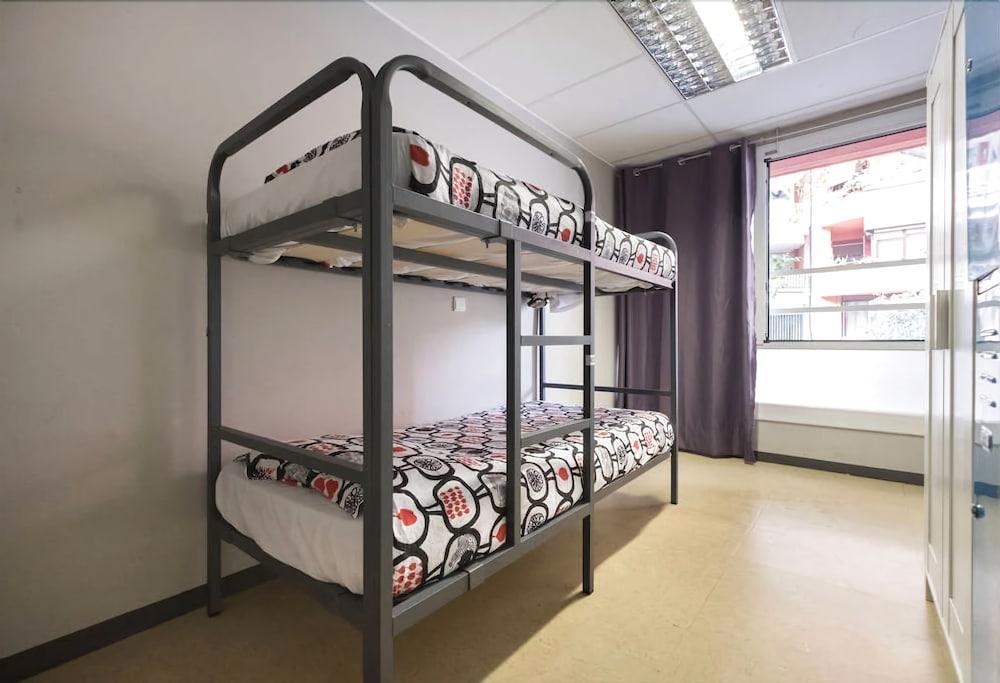 Arc House Hostal *