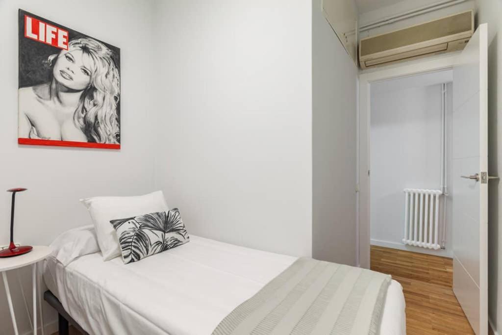 Art House Renoir Plaza Universitat Sant Antoni Apartamento