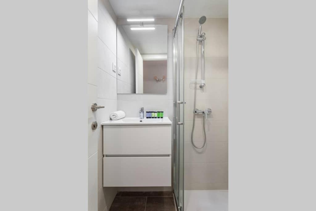Apartamento Art House Renoir Plaza Universitat Sant Antoni Barcelona