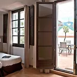 Aspasios Plaza Real Apartments