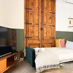Spacious Apartment In The Gothic
