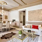 Hohomes - Centric Design Apartment