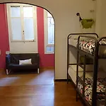 Diagonal House Hostel