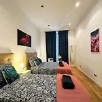 Barcelona Rambla Rooms