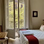 Casa Consell Gran Via, Guest House