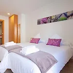 Charm Suites Paralel