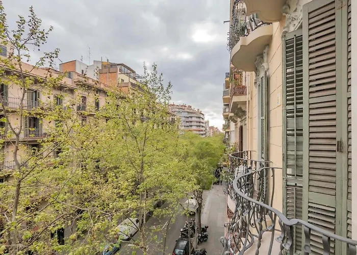 Elegant 4 Bedrooms 3 Bathrooms Catalan Home