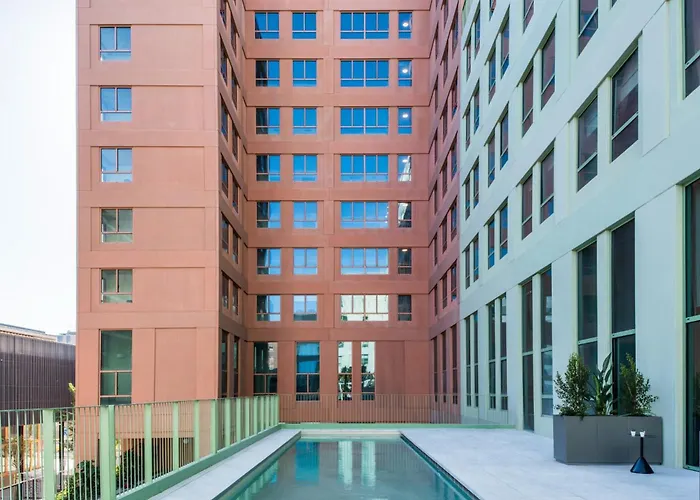 Aparto Cristobal De Moura Hall Of Residence - Only For Students In Barcelona