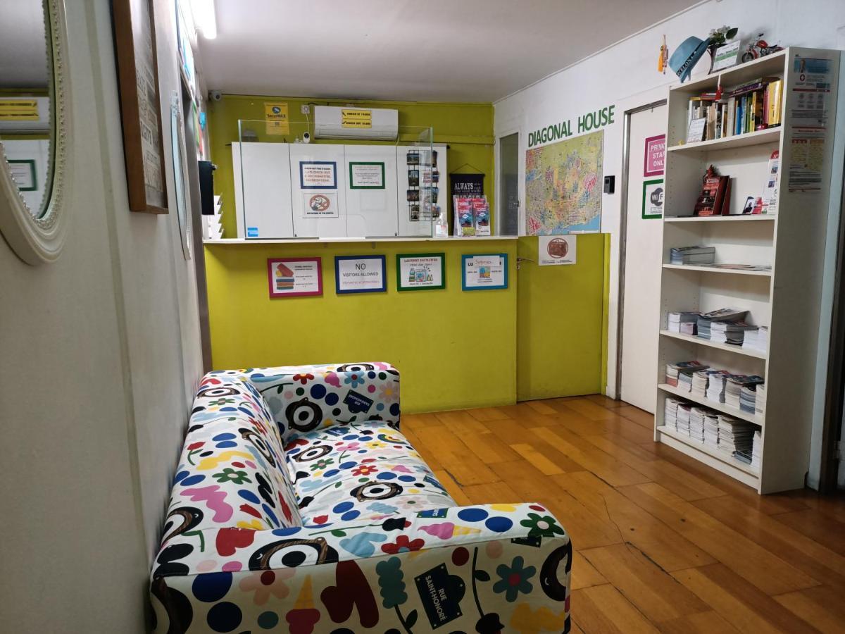 Diagonal House Hostal *