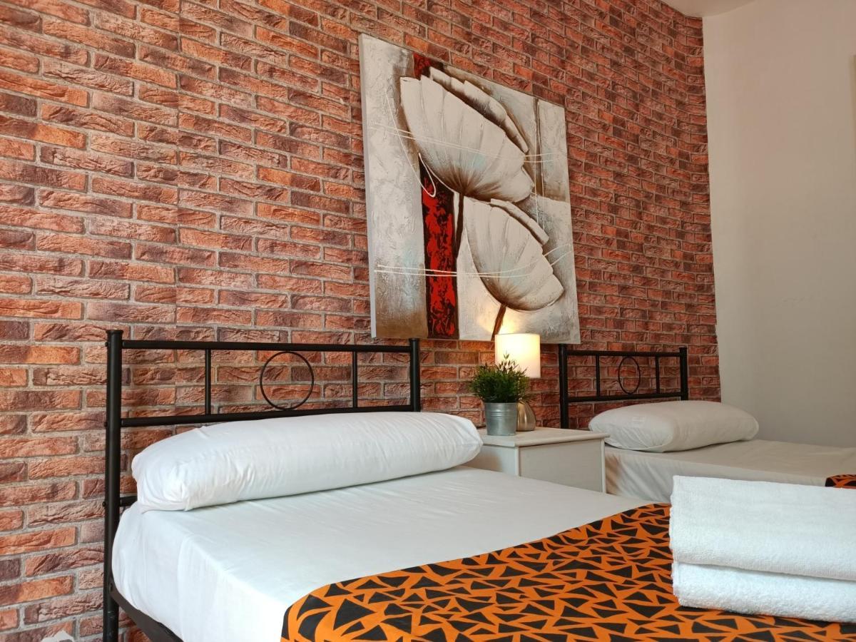 Hostal Diagonal House *