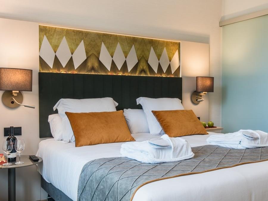 Hotel Leonardo Royal Fira 4*