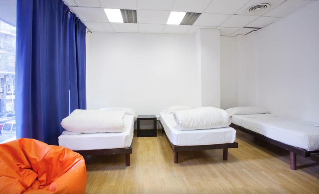 Holidaysbcn Hostal
