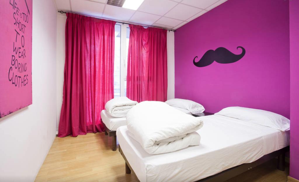 Hostal Holidaysbcn *