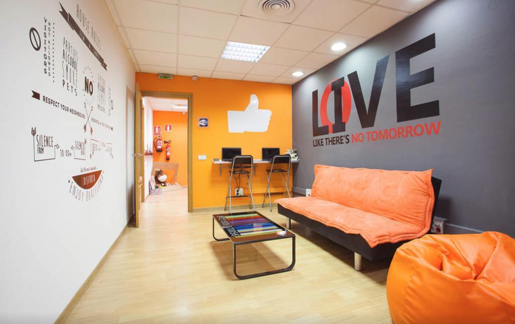 Holidaysbcn Hostal *