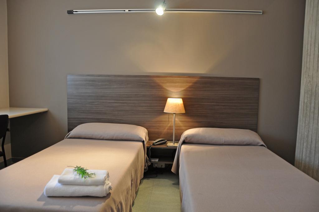 Residencia D'investigadors Hostel