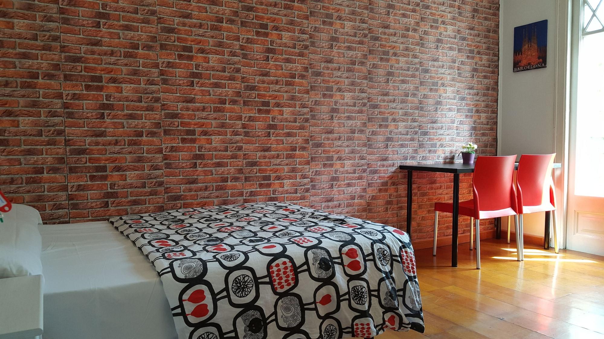 Hostal Diagonal House *