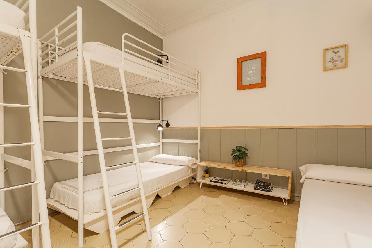 Bird House Hostel *