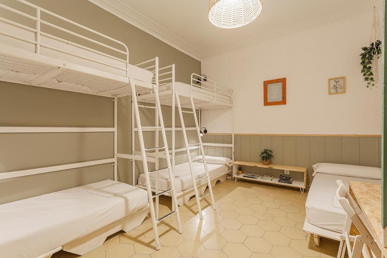 Bird House Hostel *