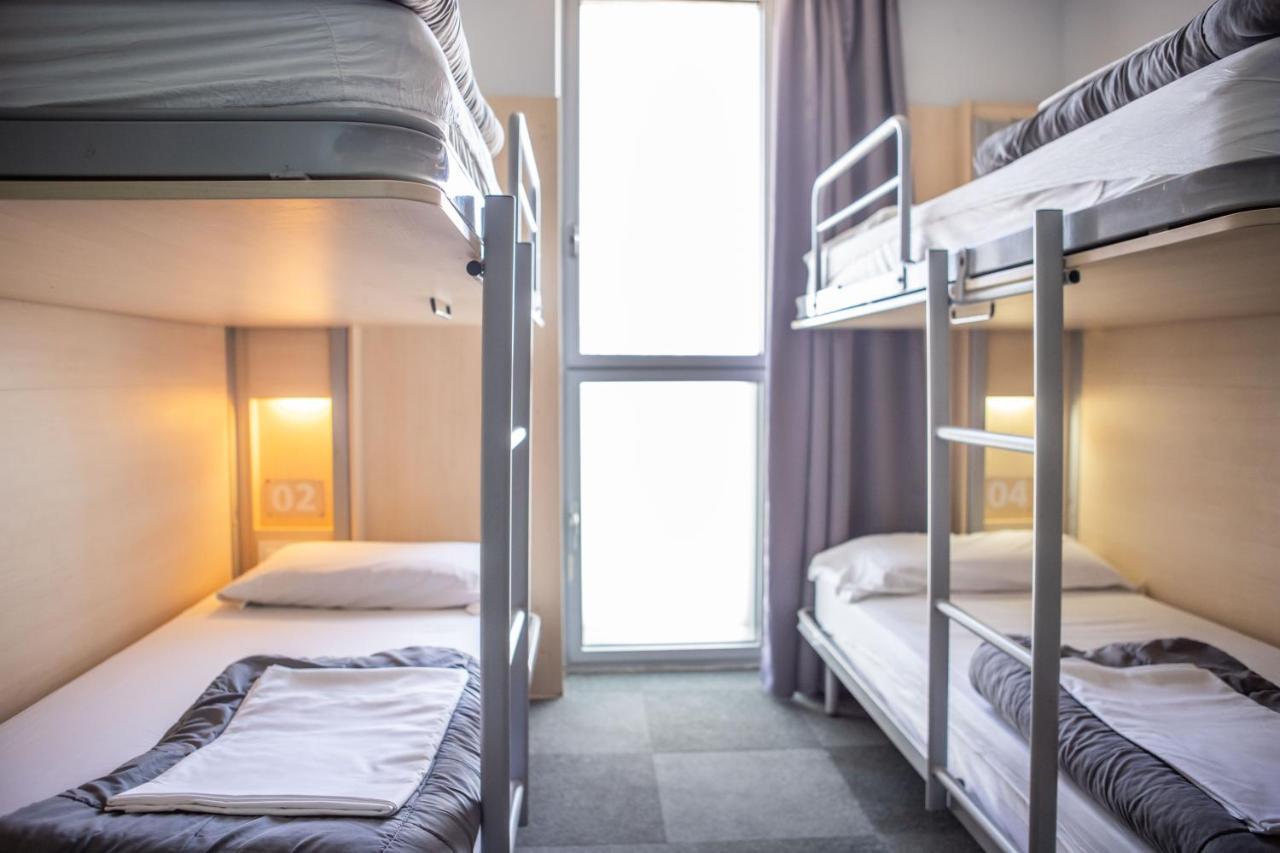 Urbany Hostal *
