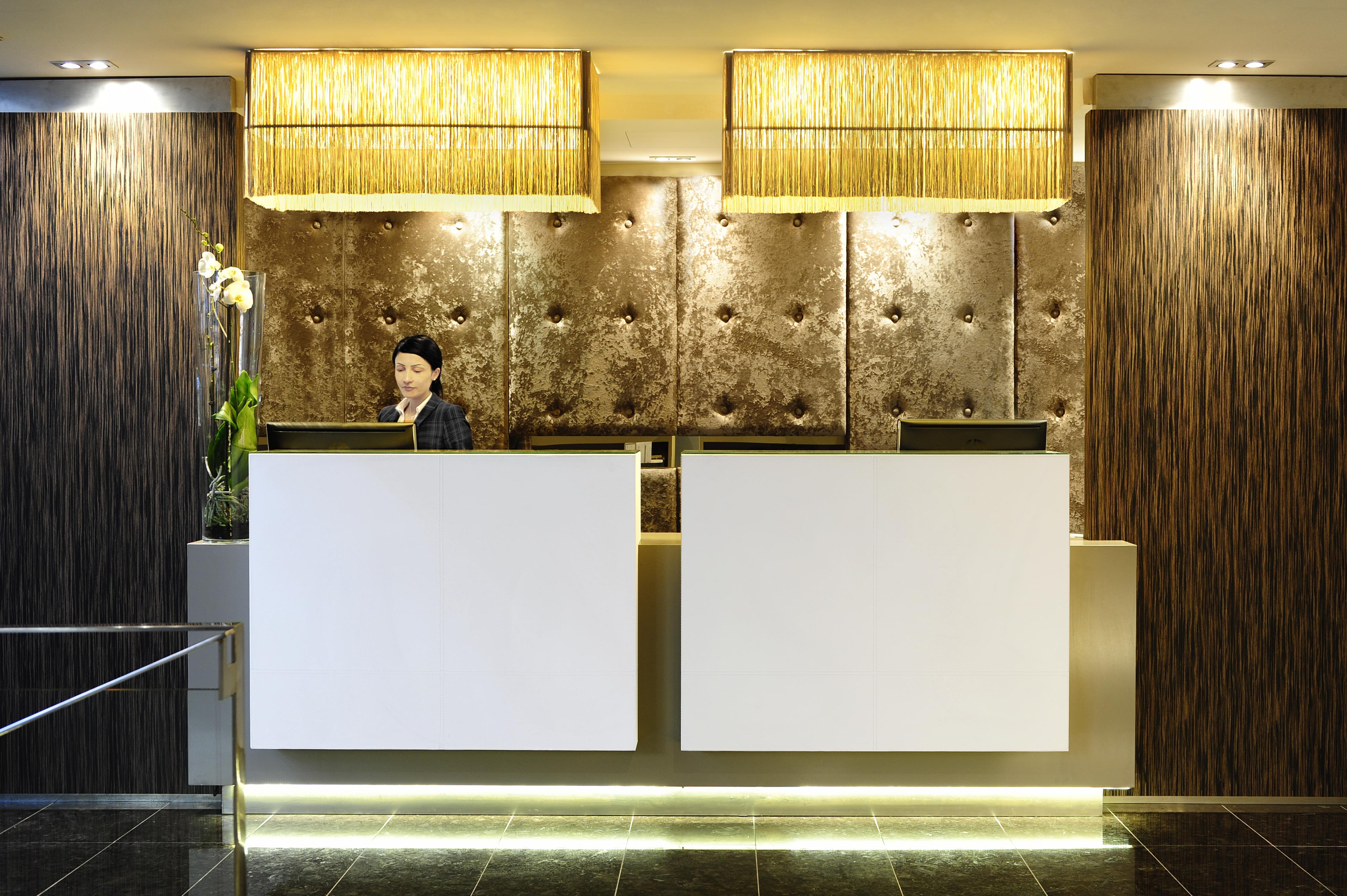 Hotel Grums &