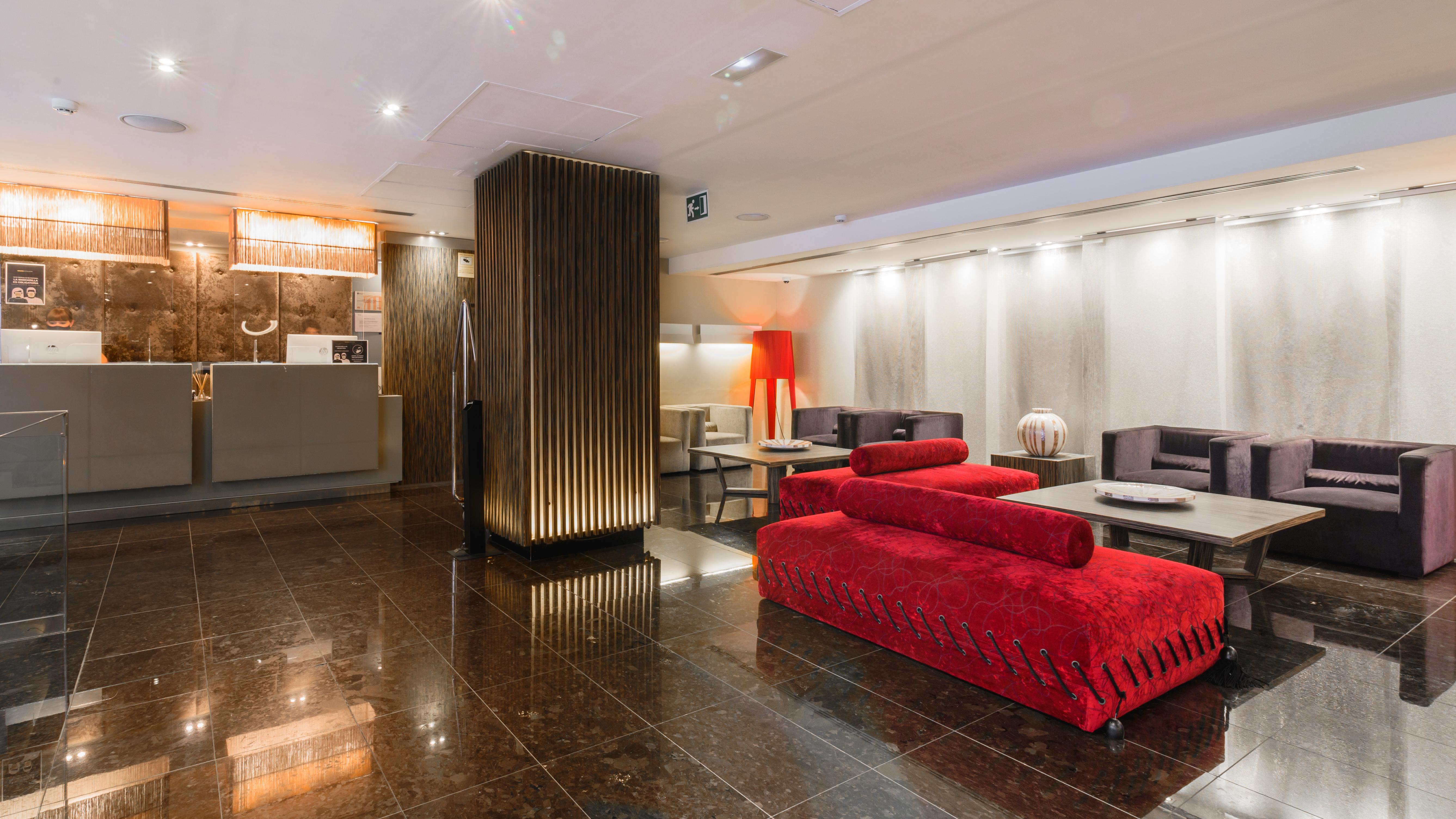Hotel Grums & 4*
