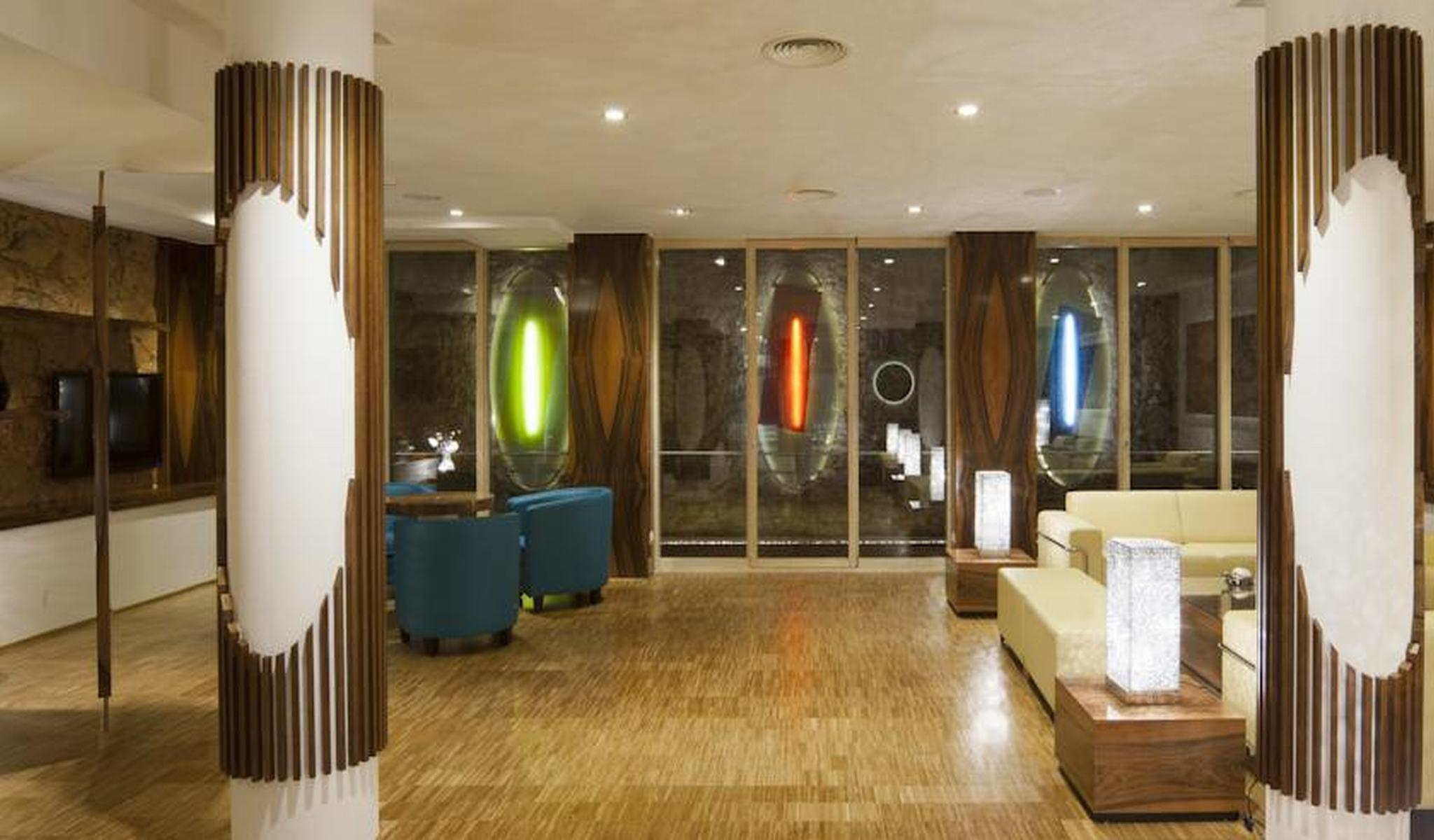 Ako Hotel