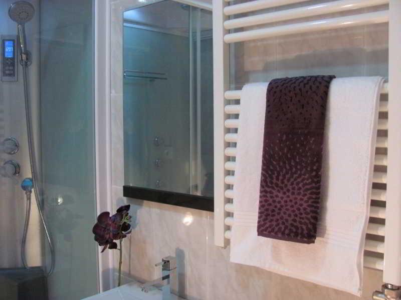 Brustar Gotic-centric Guest house