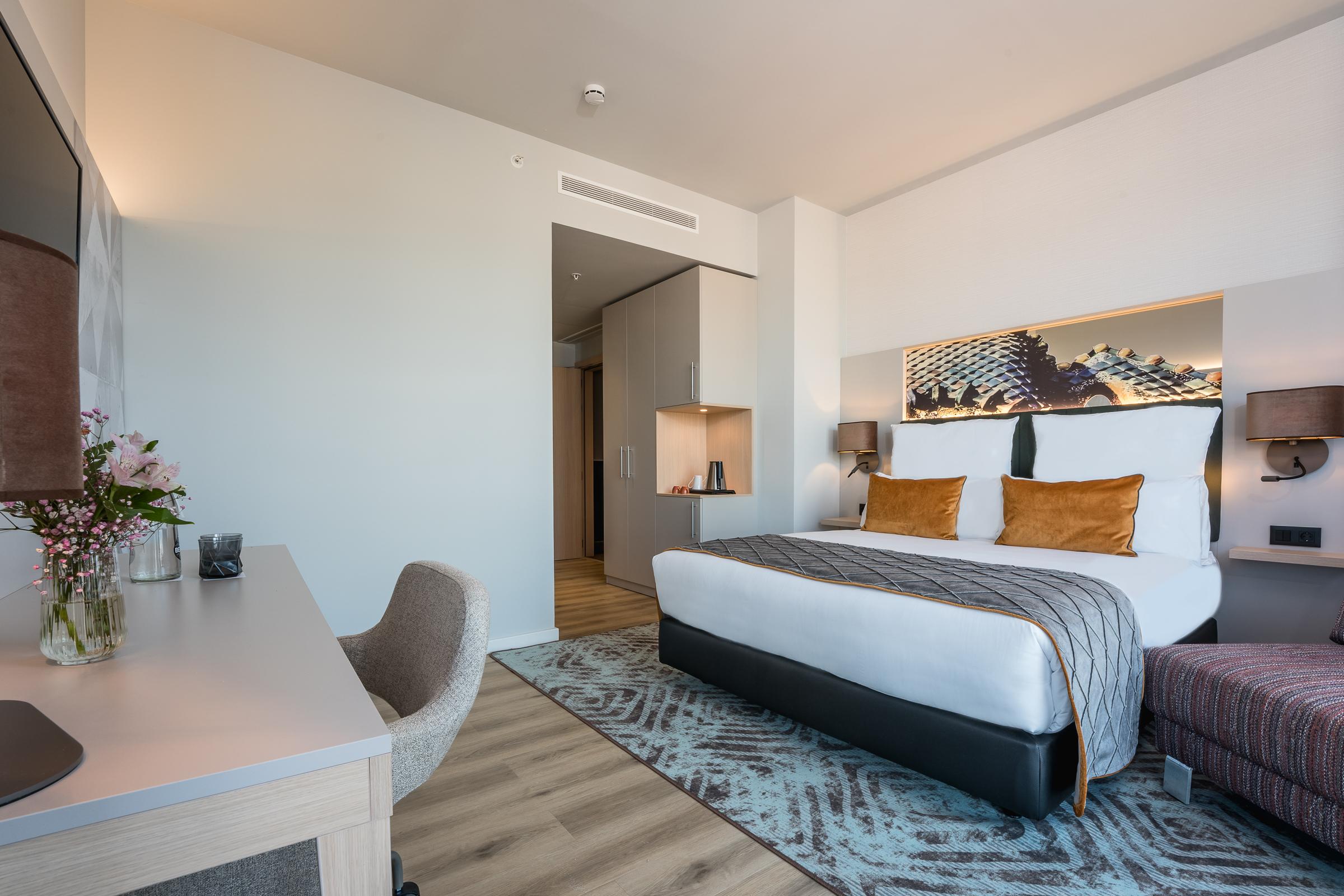 Leonardo Royal Fira Hotel 4*