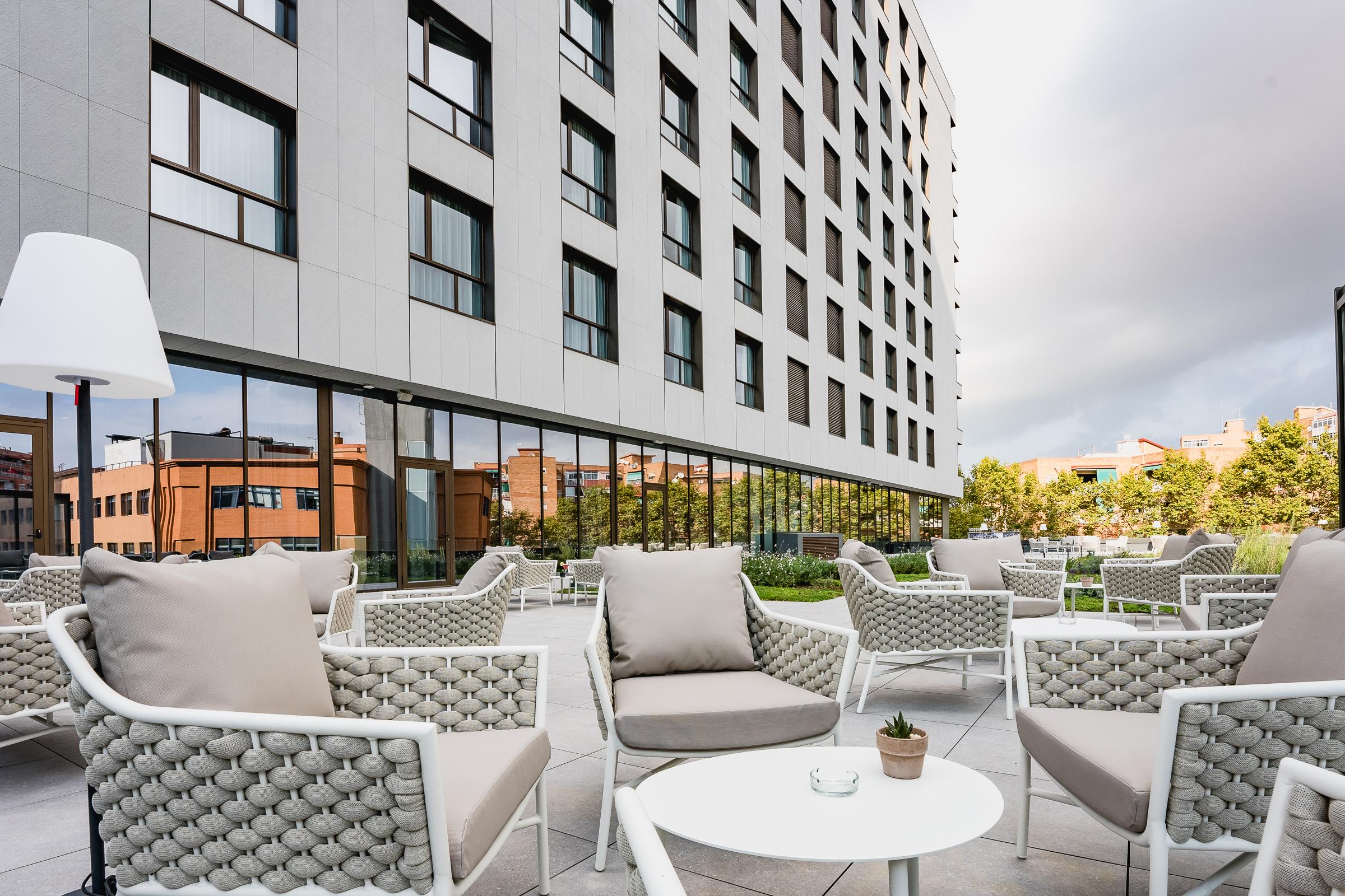Leonardo Royal Fira Hotel 4*