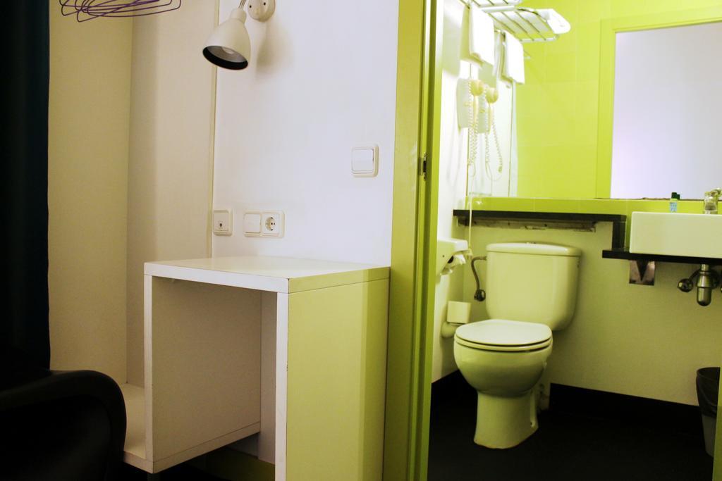 Raval Botella Private Hostel *